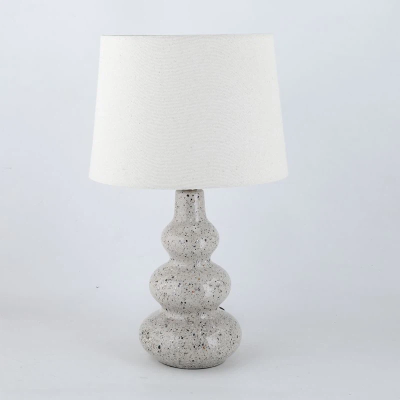 Keraaminen lamppu reaktiivisella lasituksella